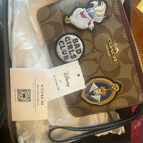 NWT COACH DISNEY COACH WRISTLET Disney iconic villains meet iconic Coach design - Picture 5 of 7